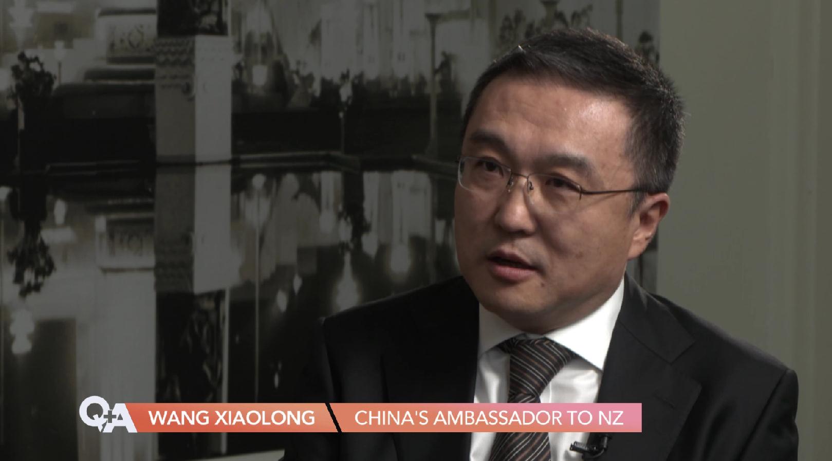 王小龙大使就中新关系、台湾问题等接受新西兰电视台《问答》节目采访(图3)