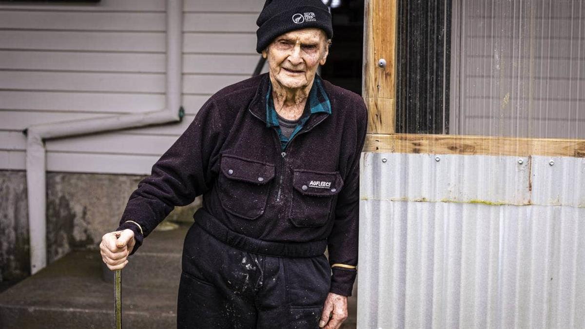 新西兰百岁老人分享自己长寿秘诀：不喝酒、不抽烟、不爱女人(图1)