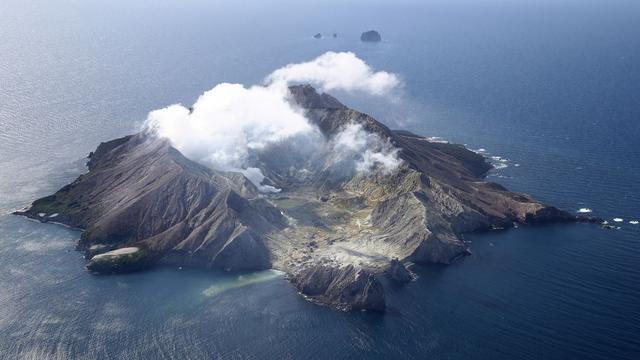 专家预测：新西兰怀特岛火山随时可能爆发