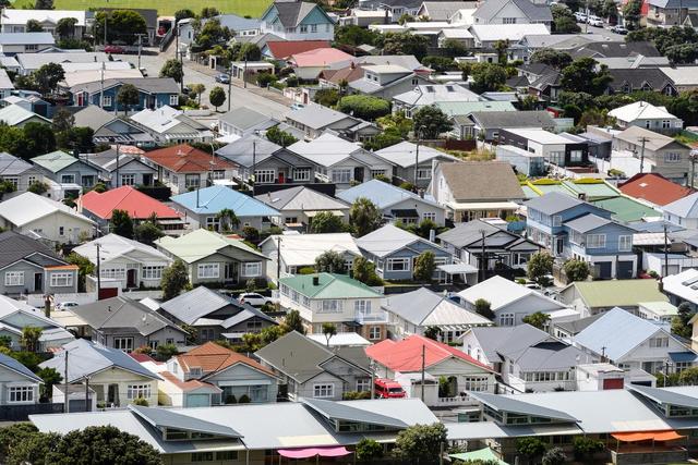 曾经的疫情“避风港”新西兰：生活成本飙升、房价难以负担，年轻人排队往国外跑